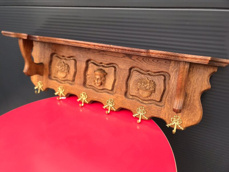 Wieszak Ścienny Rzeźbiony [550 zł.]