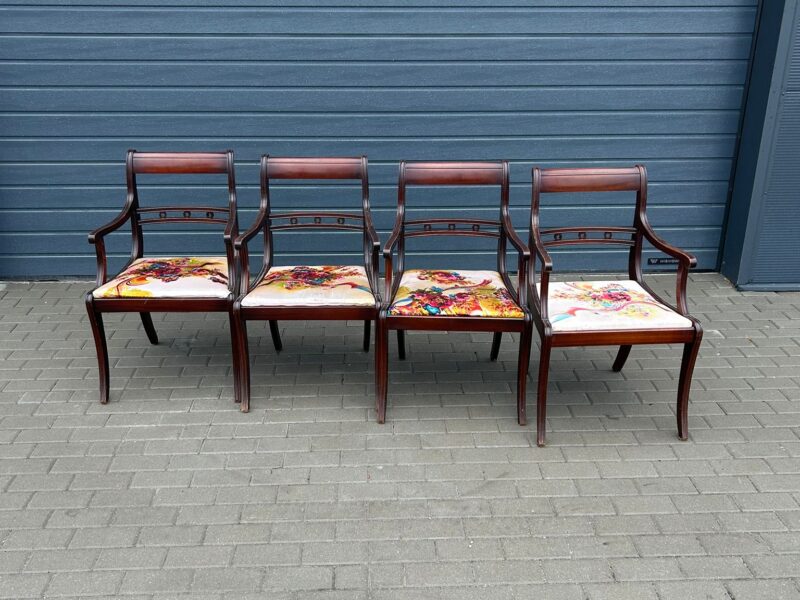 Komplet 4 Krzeseł z Podłokietnikami  [ 900 zł ]